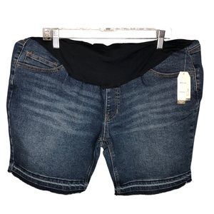 NWT Maternity Bermuda Jean Short Size XXL